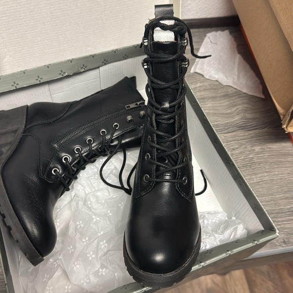 Sun + Stone Sloanie Lace-Up Lug Sole Hiker Booties - Picture 4 of 6